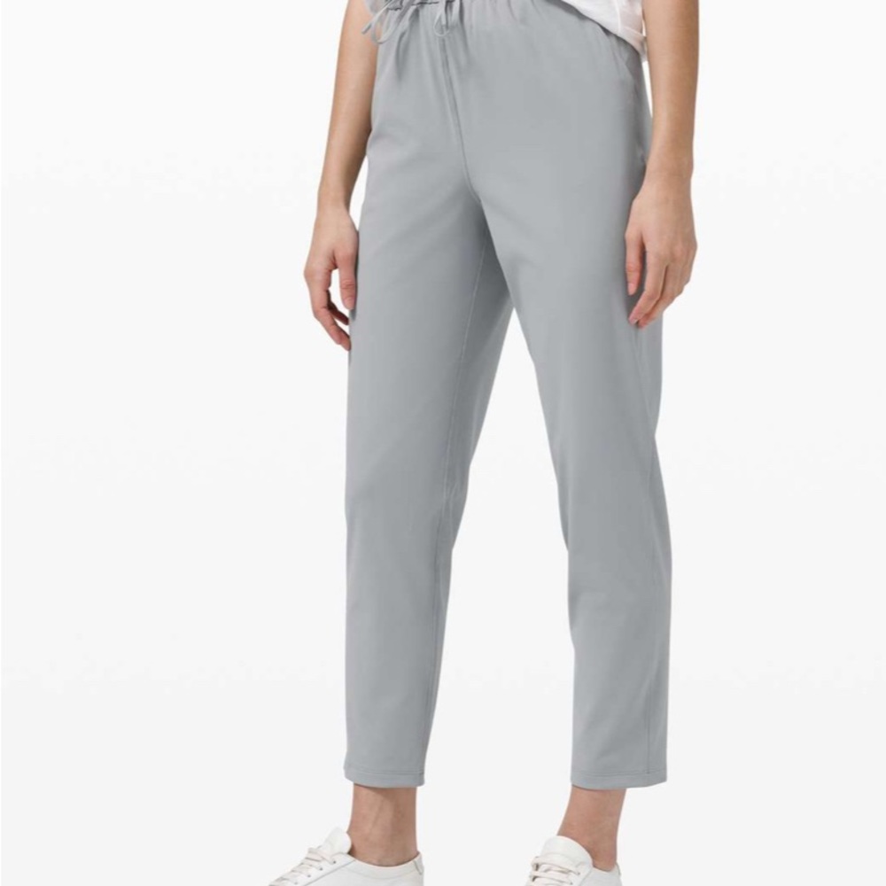 ✨Lululemon Keep Moving Pant 7/8
High-Rise Rhino Grey Size 2